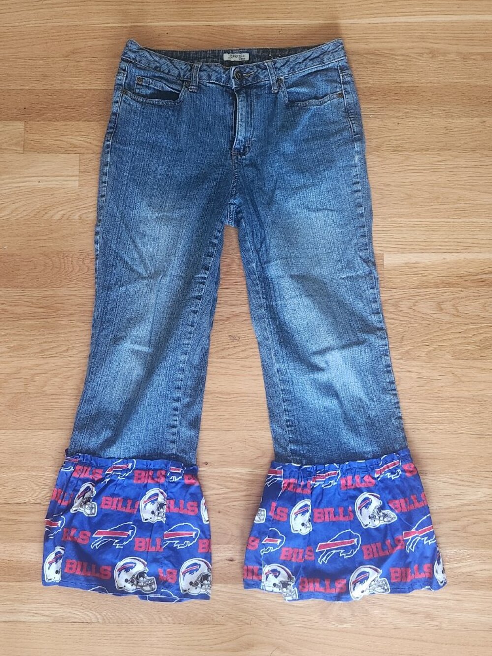 Buffalo Bills Flare Jeans Denim Women's sz 6 Upcycled Cropped Ankle Petite OOAK